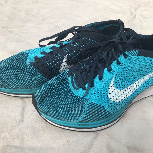 Nike Flyknit Racers - Picture 3 of 10